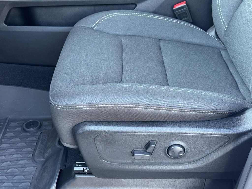 Ram 1500 Vehicle Full-screen Gallery Image 18