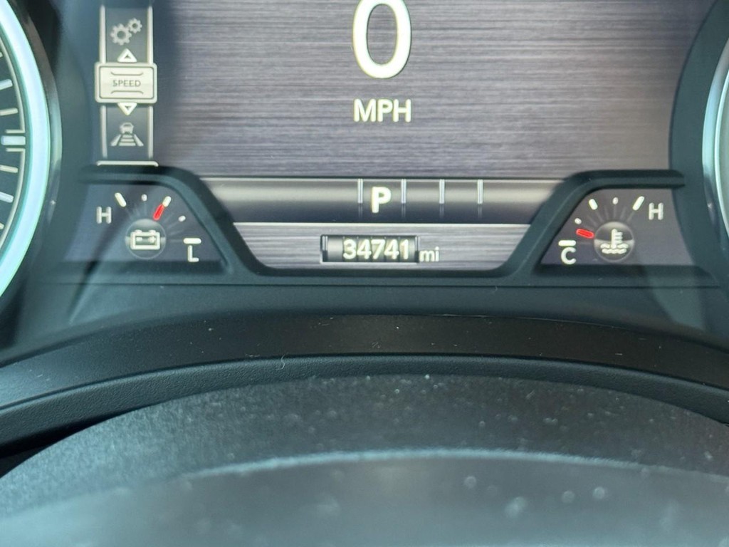 Ram 1500 Vehicle Full-screen Gallery Image 23