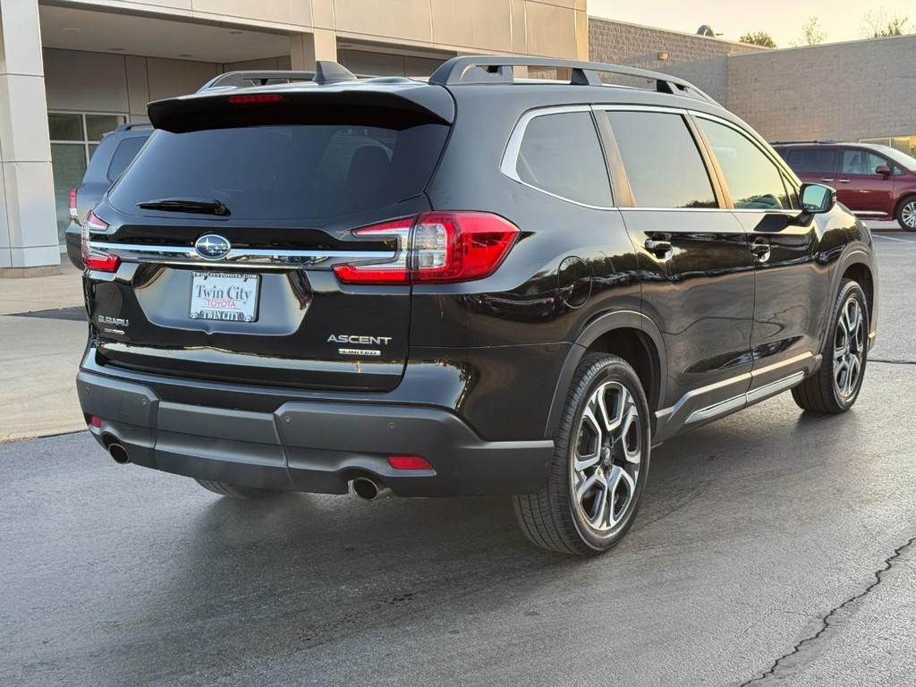 Subaru Ascent Vehicle Full-screen Gallery Image 3
