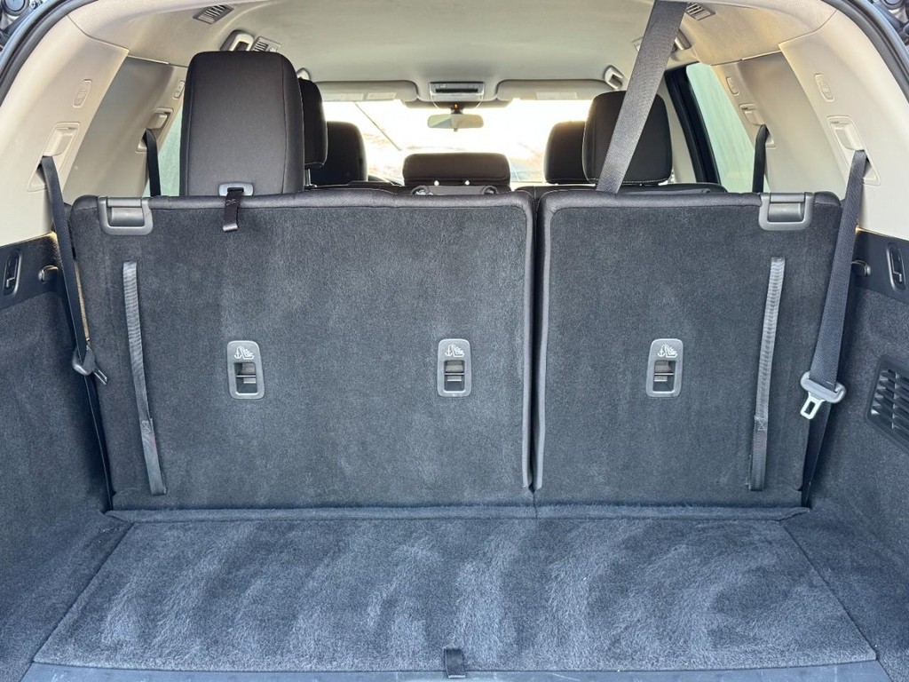 Nissan Pathfinder Vehicle Full-screen Gallery Image 6