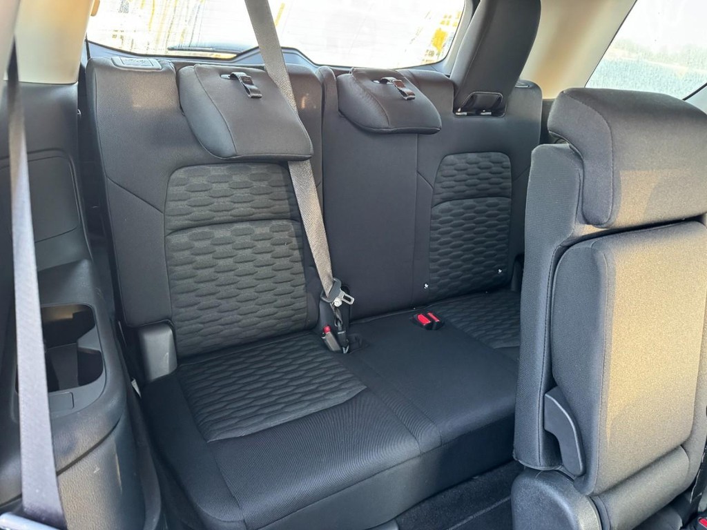 Nissan Pathfinder Vehicle Full-screen Gallery Image 11