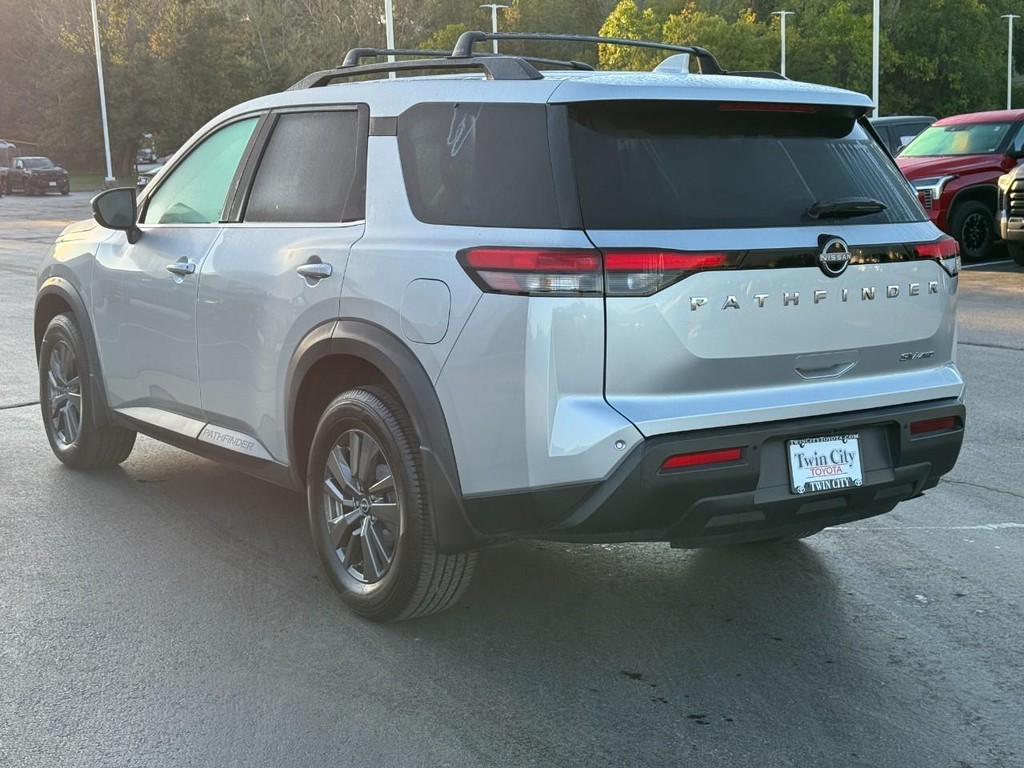 Nissan Pathfinder Vehicle Full-screen Gallery Image 21
