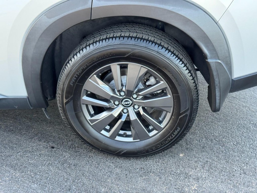 Nissan Pathfinder Vehicle Full-screen Gallery Image 22