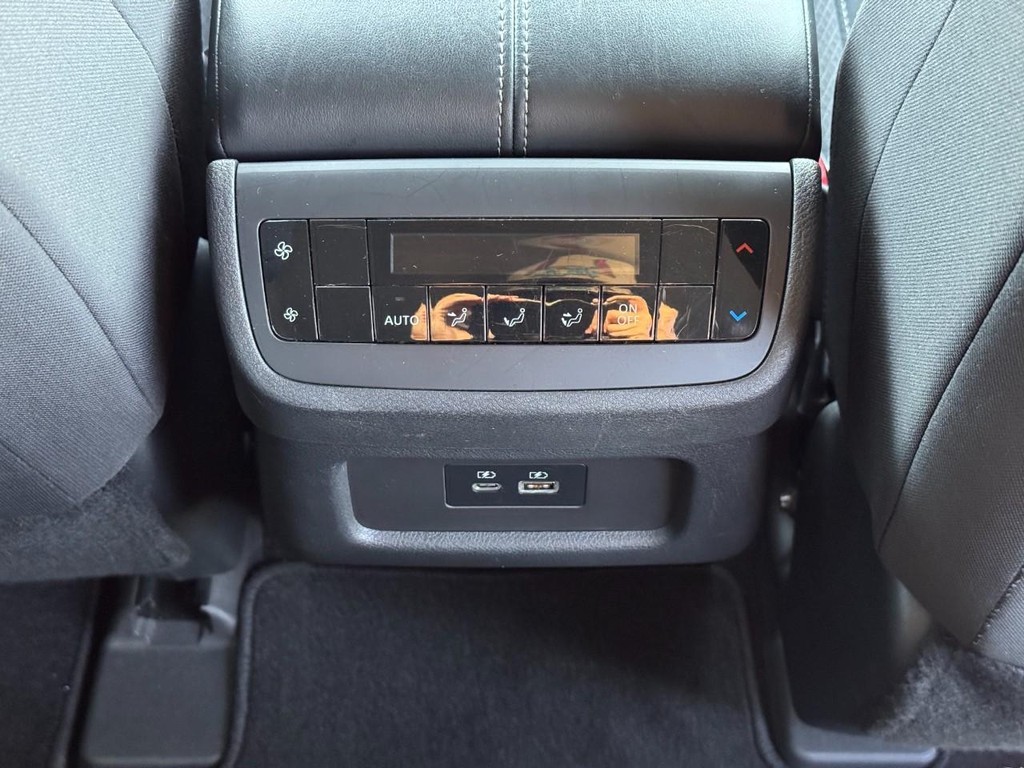 Nissan Pathfinder Vehicle Full-screen Gallery Image 27