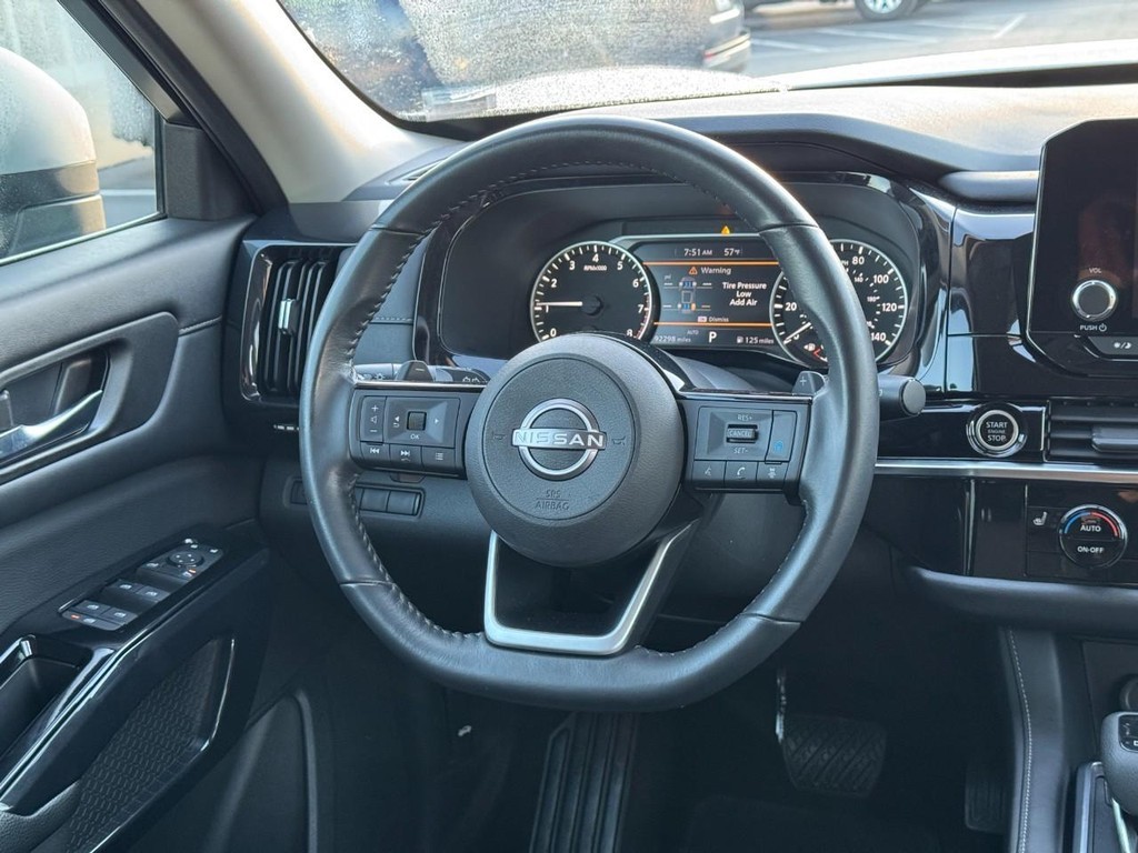 Nissan Pathfinder Vehicle Full-screen Gallery Image 29