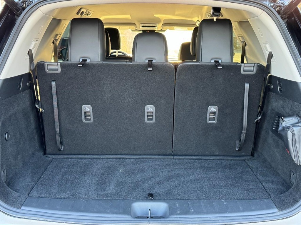 Nissan Pathfinder Vehicle Full-screen Gallery Image 6