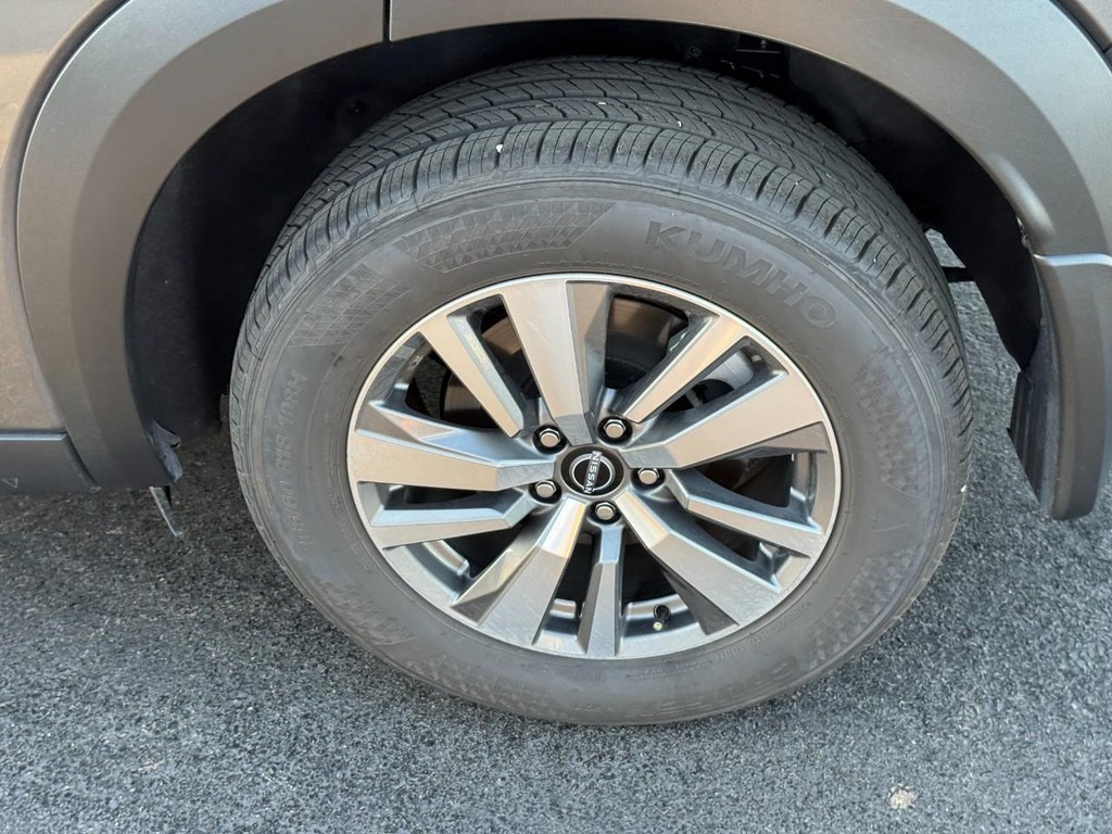 Nissan Pathfinder Vehicle Full-screen Gallery Image 8