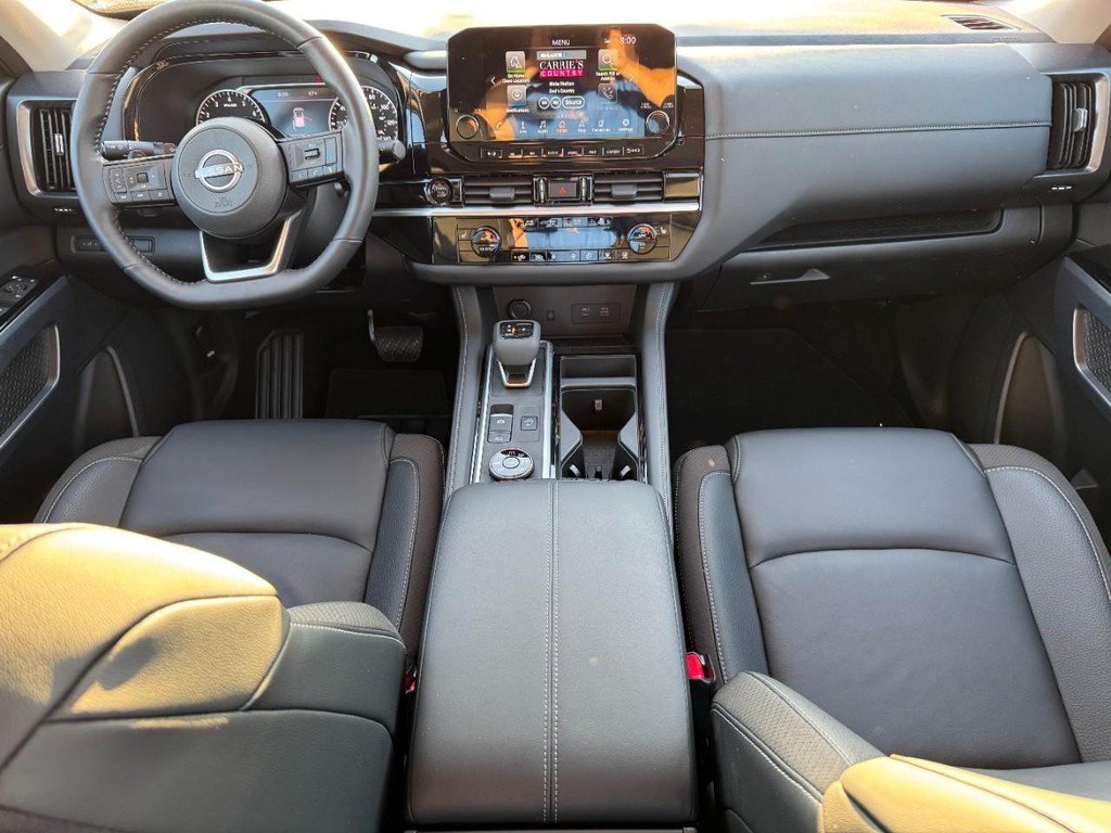 Nissan Pathfinder Vehicle Full-screen Gallery Image 14
