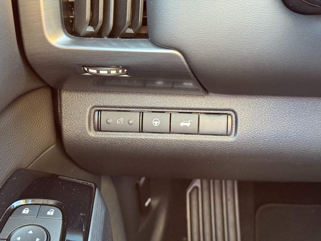 Nissan Pathfinder Vehicle Full-screen Gallery Image 20