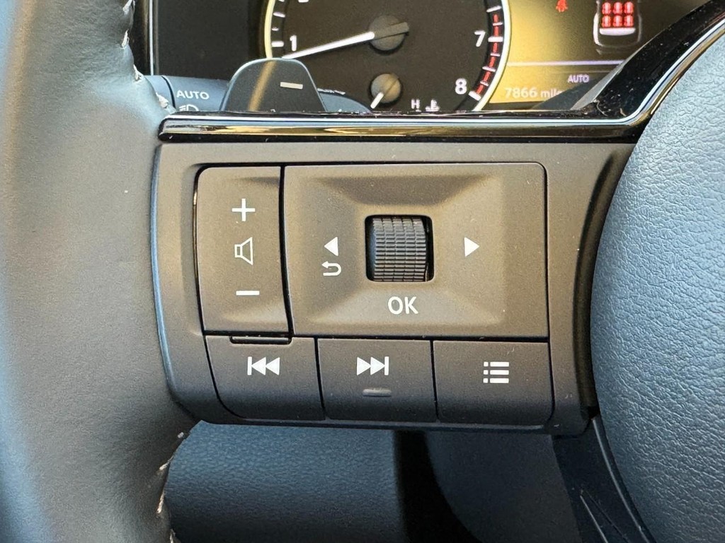 Nissan Pathfinder Vehicle Full-screen Gallery Image 21