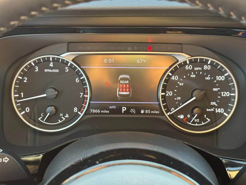 Nissan Pathfinder Vehicle Full-screen Gallery Image 23