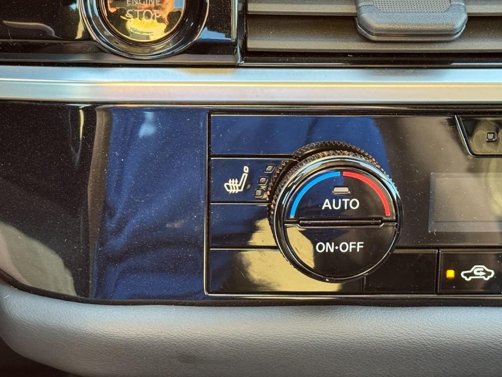 Nissan Pathfinder Vehicle Full-screen Gallery Image 26