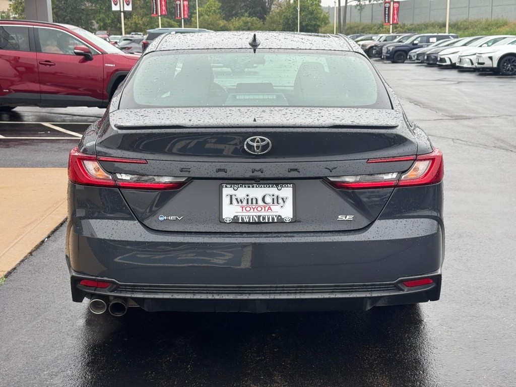 Toyota Camry Vehicle Full-screen Gallery Image 04