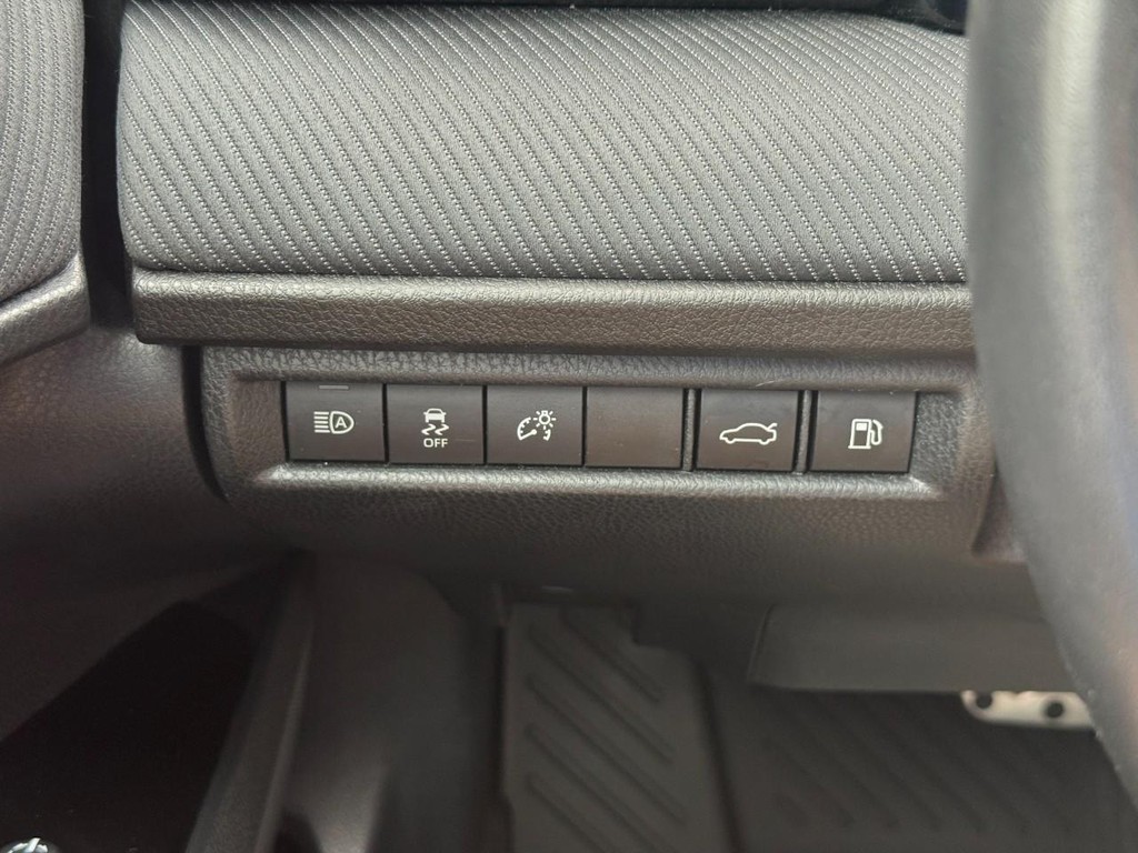 Toyota Camry Vehicle Full-screen Gallery Image 19