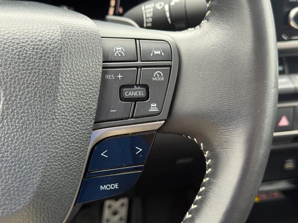 Toyota Camry Vehicle Full-screen Gallery Image 21