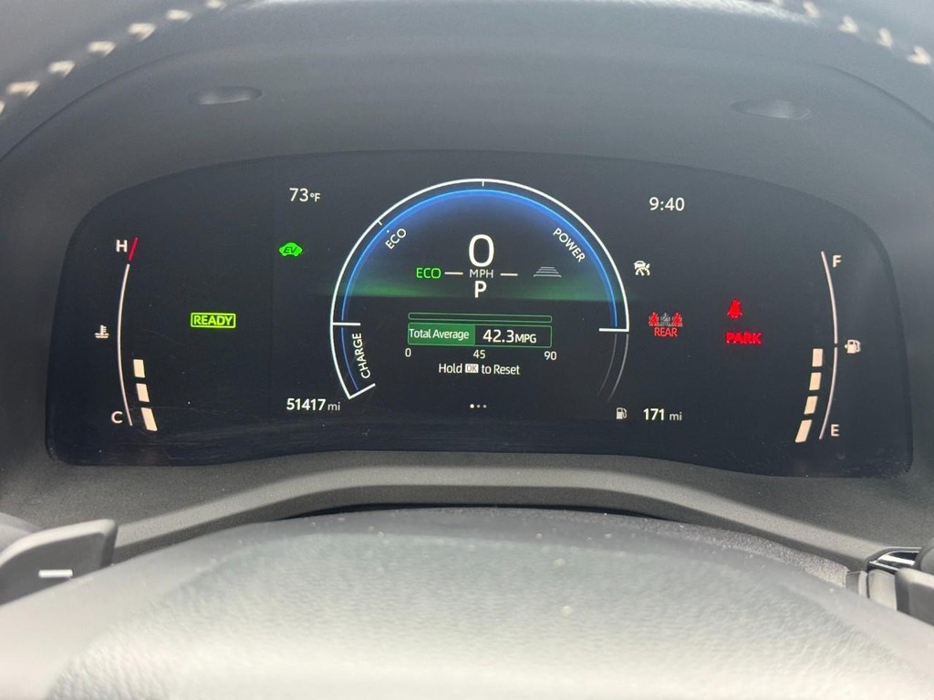 Toyota Camry Vehicle Full-screen Gallery Image 22