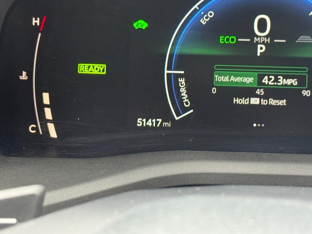 Toyota Camry Vehicle Full-screen Gallery Image 23