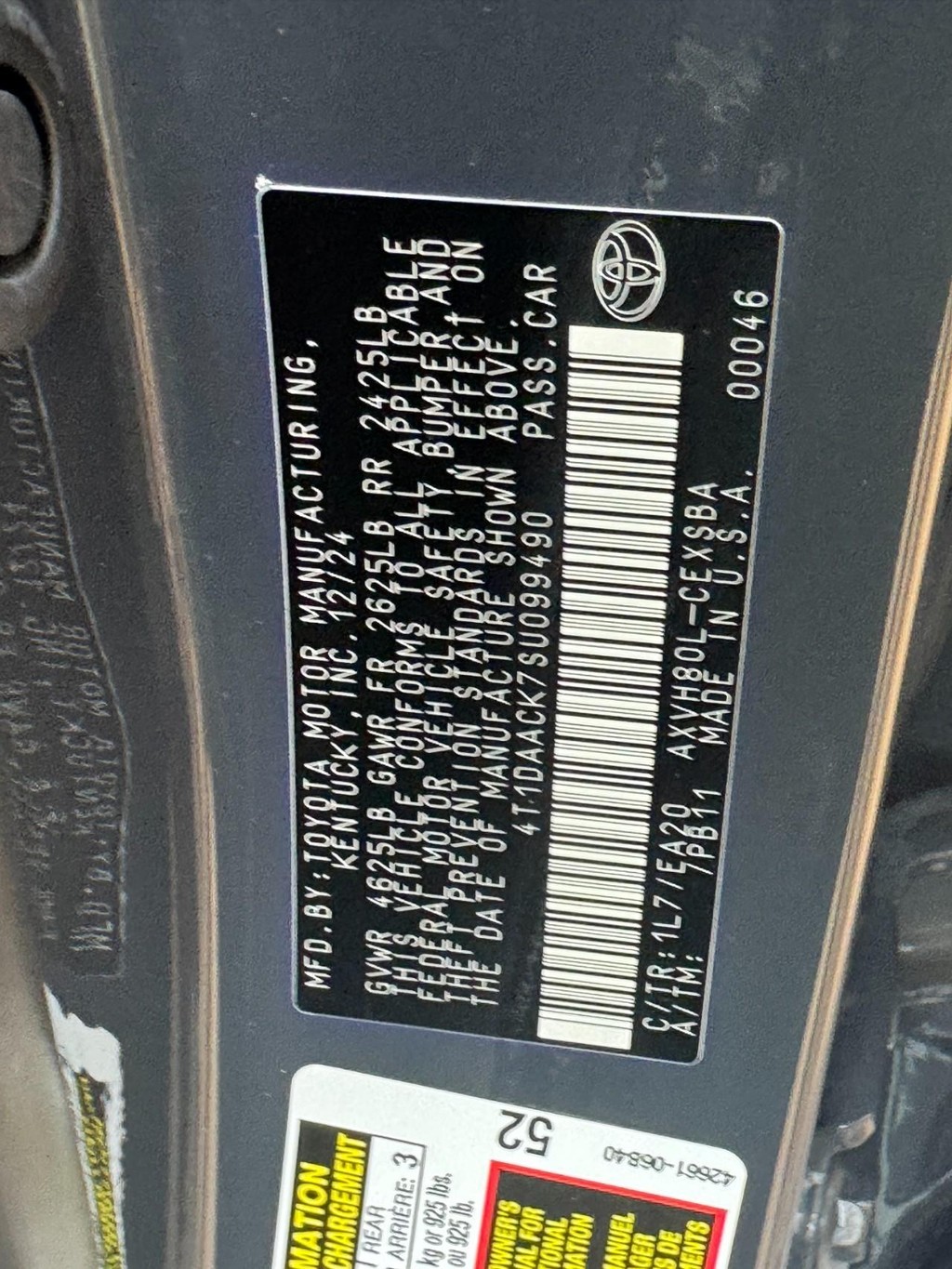 Toyota Camry Vehicle Full-screen Gallery Image 25