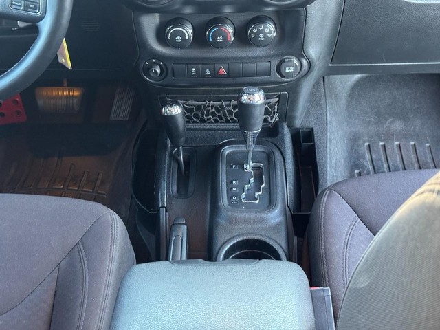 Jeep Wrangler Vehicle Full-screen Gallery Image 16
