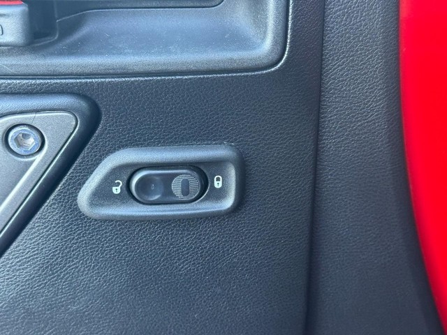 Jeep Wrangler Vehicle Full-screen Gallery Image 17