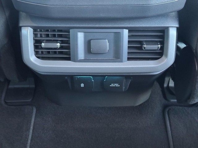 Ford F-150 Vehicle Full-screen Gallery Image 13