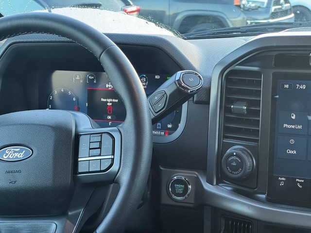 Ford F-150 Vehicle Full-screen Gallery Image 17