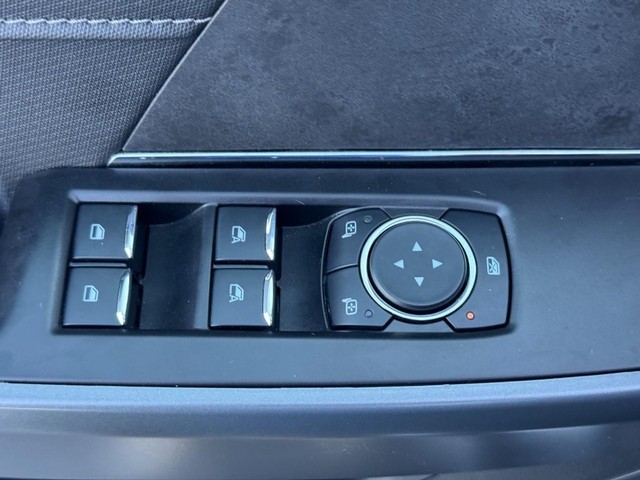 Ford F-150 Vehicle Full-screen Gallery Image 18