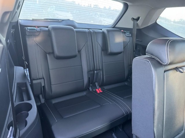 Volkswagen Atlas Vehicle Full-screen Gallery Image 13
