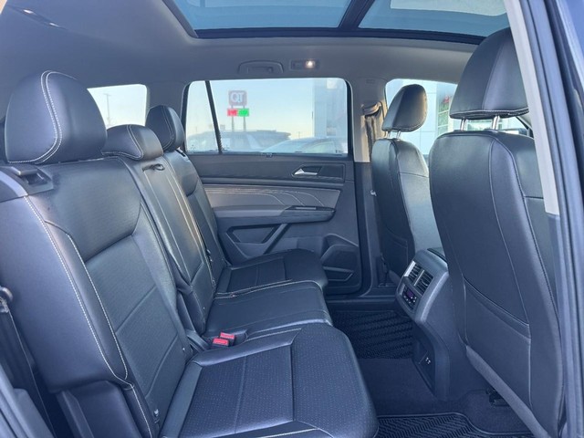 Volkswagen Atlas Vehicle Full-screen Gallery Image 14