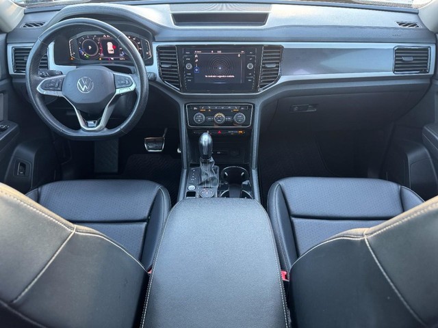 Volkswagen Atlas Vehicle Full-screen Gallery Image 16