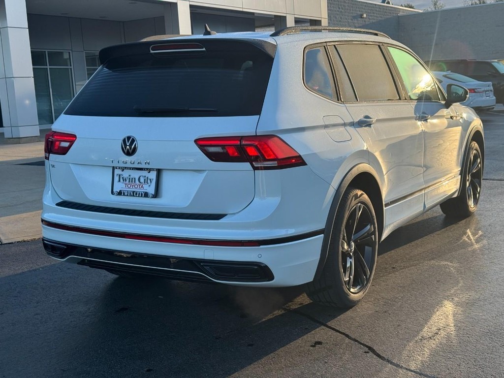 Volkswagen Tiguan Vehicle Full-screen Gallery Image 04