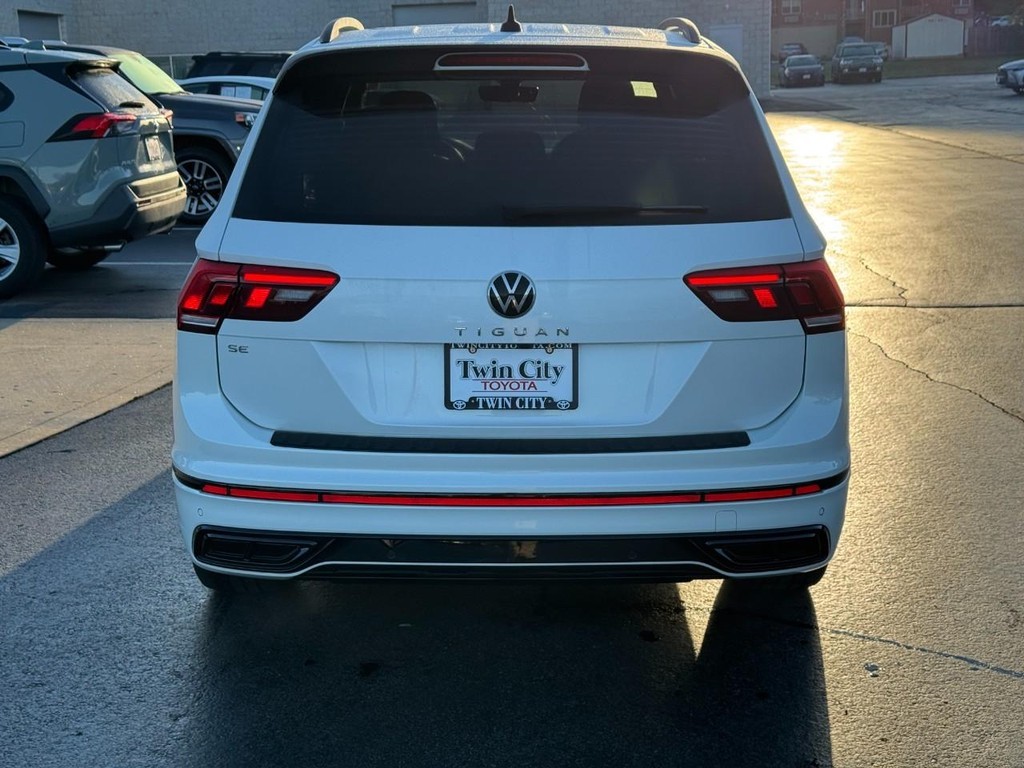 Volkswagen Tiguan Vehicle Full-screen Gallery Image 05