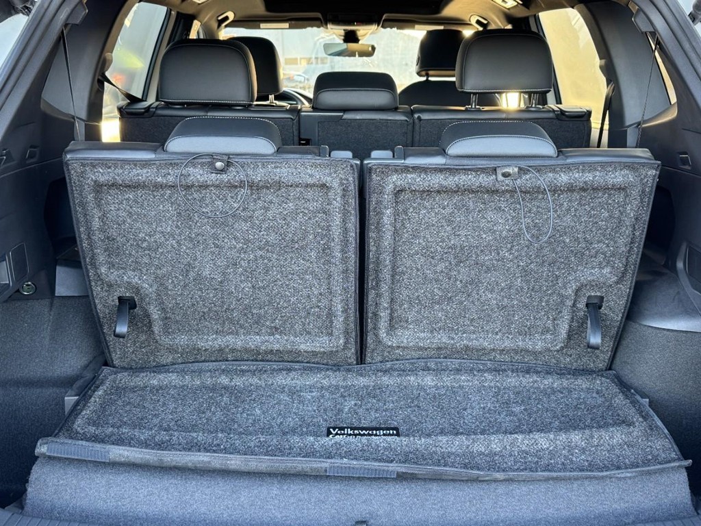Volkswagen Tiguan Vehicle Full-screen Gallery Image 07