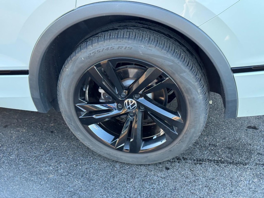 Volkswagen Tiguan Vehicle Full-screen Gallery Image 09
