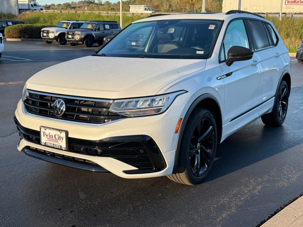 Volkswagen Tiguan Vehicle Full-screen Gallery Image 10