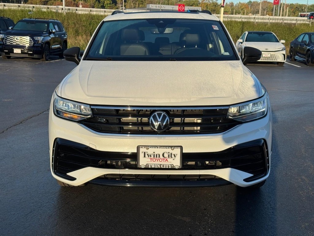 Volkswagen Tiguan Vehicle Full-screen Gallery Image 11