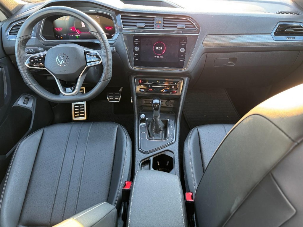 Volkswagen Tiguan Vehicle Full-screen Gallery Image 15