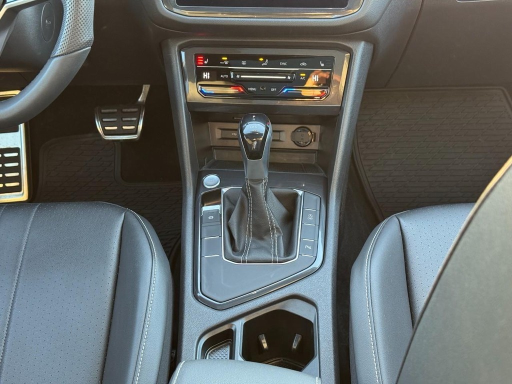 Volkswagen Tiguan Vehicle Full-screen Gallery Image 18
