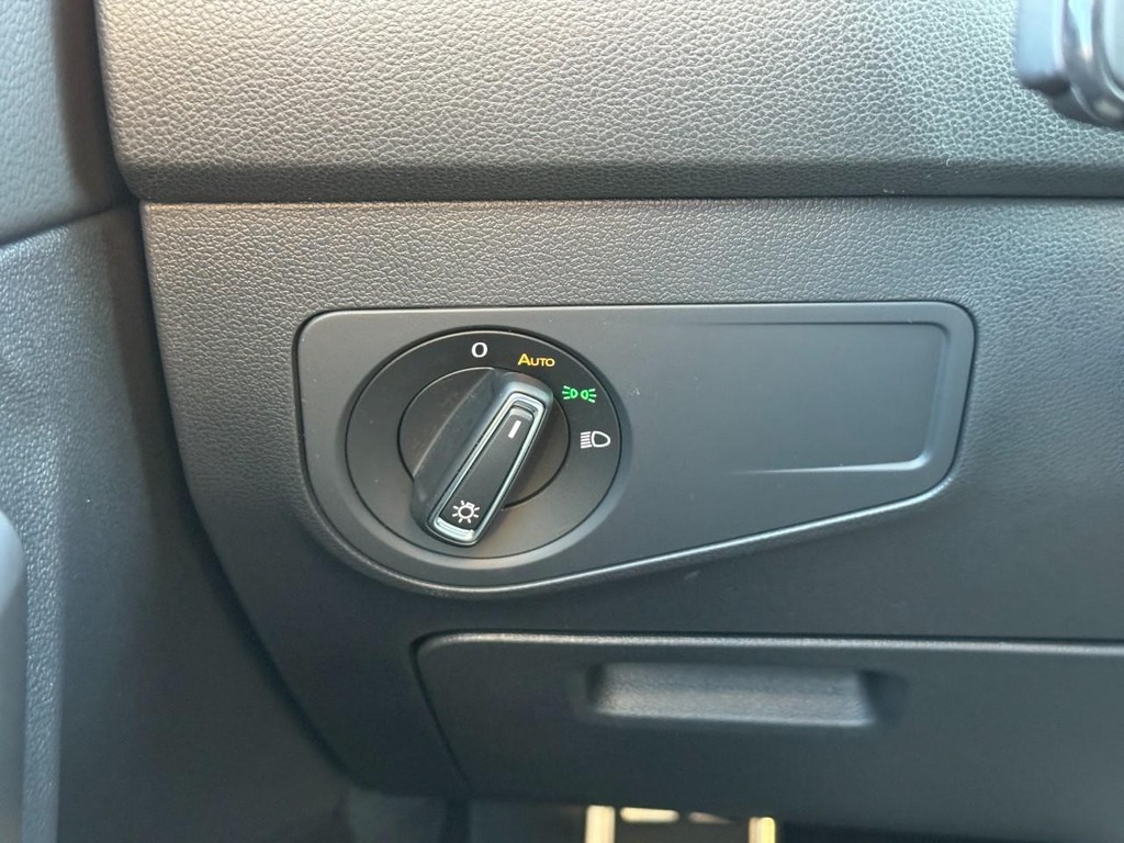 Volkswagen Tiguan Vehicle Full-screen Gallery Image 21