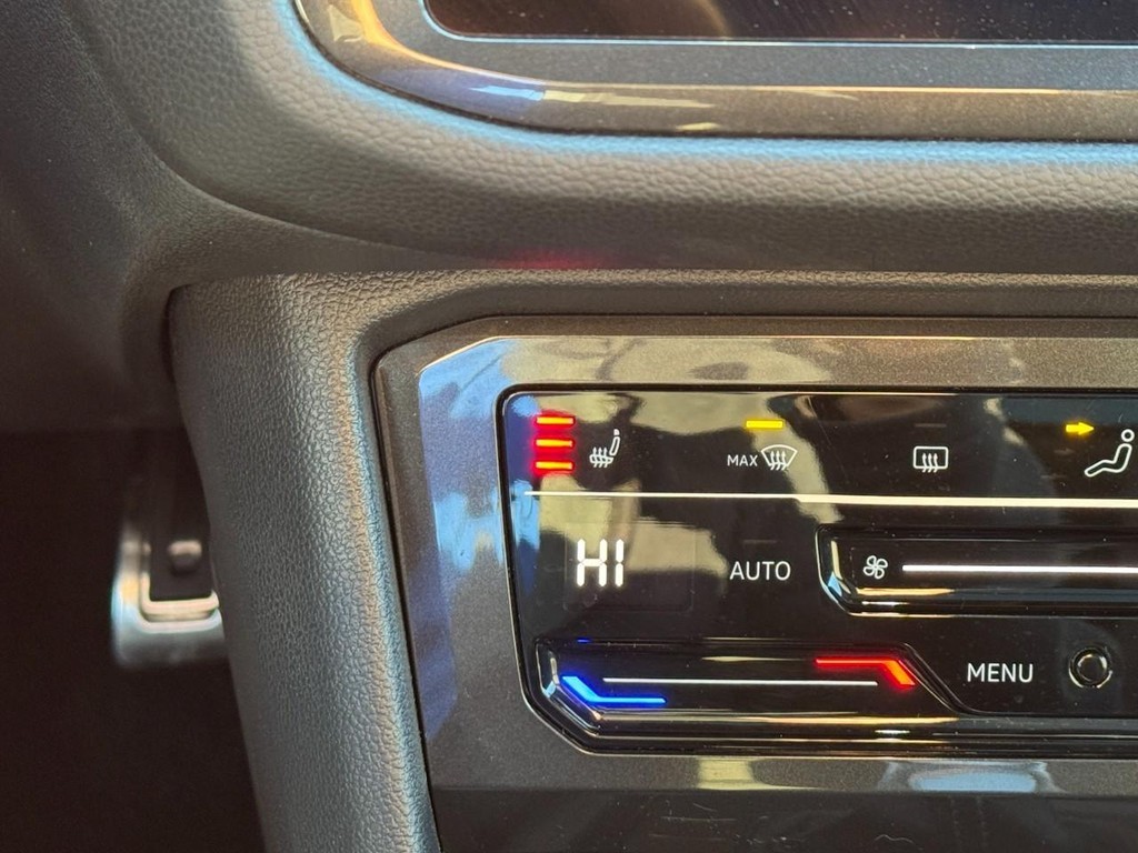 Volkswagen Tiguan Vehicle Full-screen Gallery Image 27