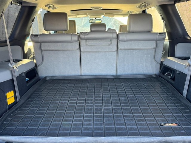 Toyota Sequoia Vehicle Full-screen Gallery Image 08