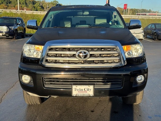 Toyota Sequoia Vehicle Full-screen Gallery Image 12