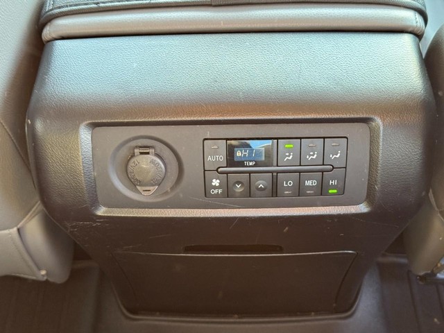 Toyota Sequoia Vehicle Full-screen Gallery Image 16