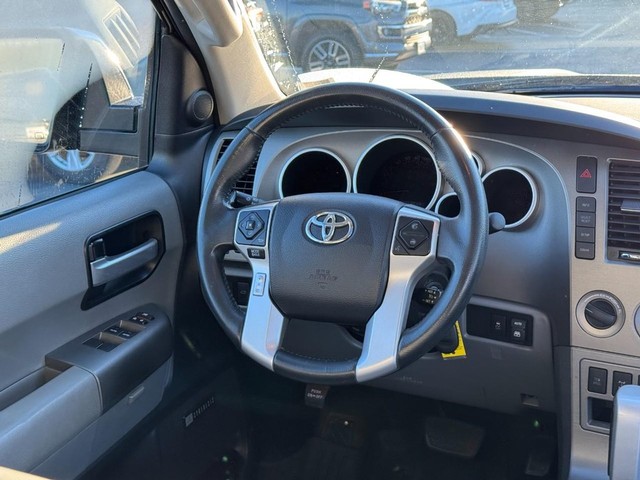 Toyota Sequoia Vehicle Full-screen Gallery Image 18