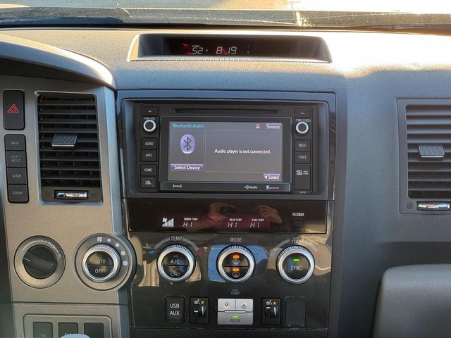 Toyota Sequoia Vehicle Full-screen Gallery Image 19