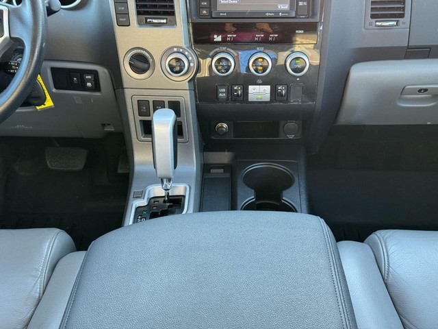 Toyota Sequoia Vehicle Full-screen Gallery Image 20