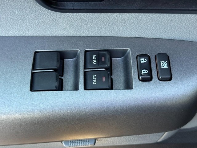 Toyota Sequoia Vehicle Full-screen Gallery Image 21