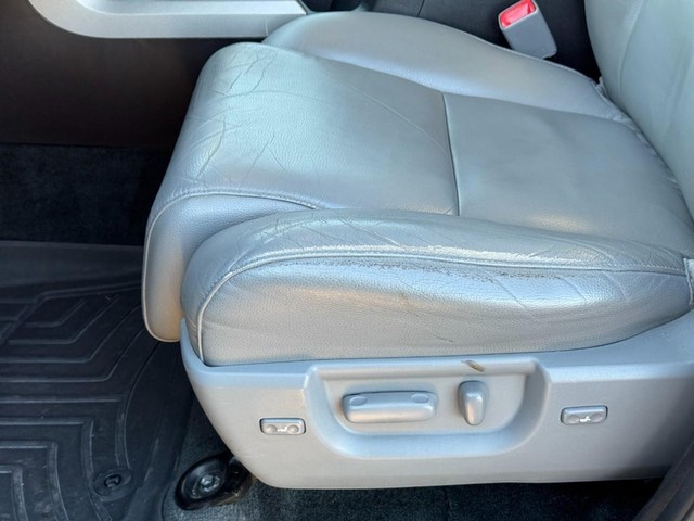 Toyota Sequoia Vehicle Full-screen Gallery Image 22
