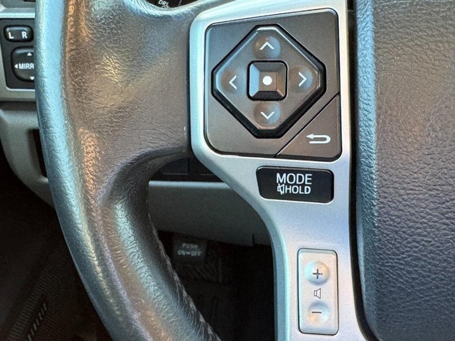 Toyota Sequoia Vehicle Full-screen Gallery Image 24