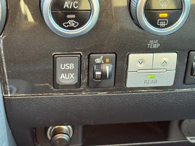 Toyota Sequoia Vehicle Full-screen Gallery Image 29